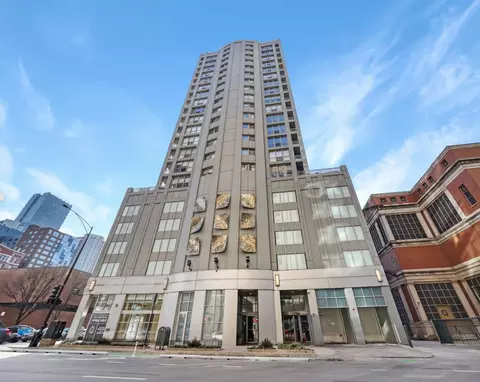 600 N Dearborn St #909, Chicago, IL 60654