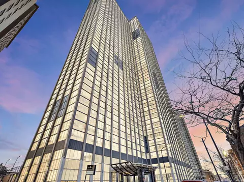 655 W Irving Park Rd #5509, Chicago, IL 60613