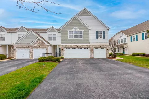 38 Arboretum Dr, Lombard, IL 60148