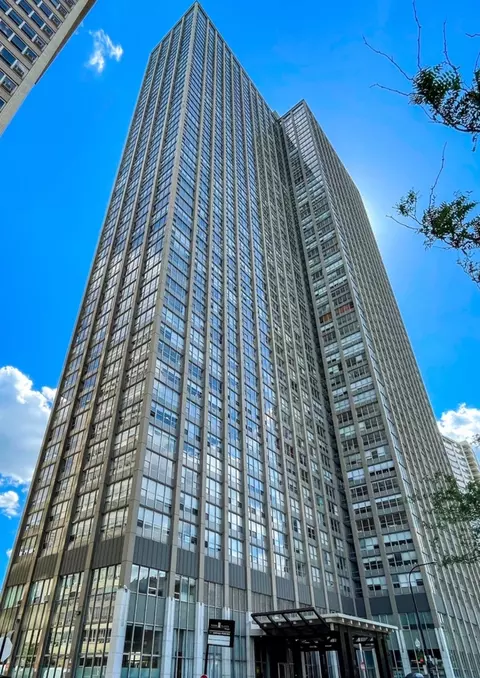 655 W Irving Park Rd #1402, Chicago, IL 60613