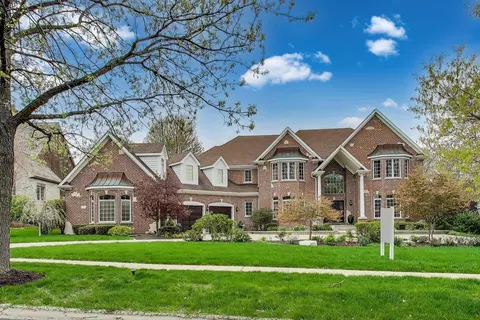 3904 Royal Fox Dr, Saint Charles, IL 60174