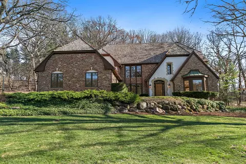4001 Wyndwood Dr, Crystal Lake, IL 60014