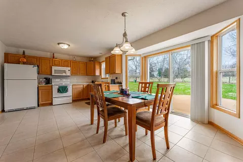 10637 Harrison Ct, Roscoe, IL 61073 photo 9