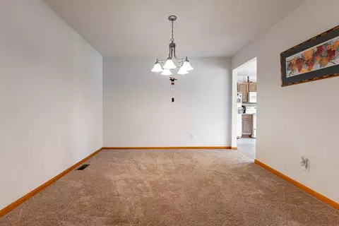 10637 Harrison Ct, Roscoe, IL 61073 photo 7