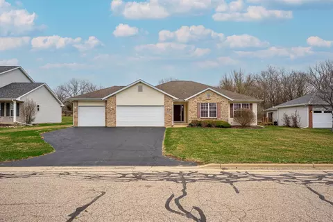 10637 Harrison Ct, Roscoe, IL 61073 photo 2