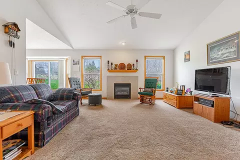 10637 Harrison Ct, Roscoe, IL 61073 photo 5