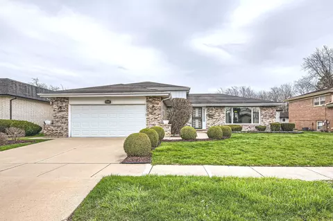 253 S Ellis Ave, Glenwood, IL 60425