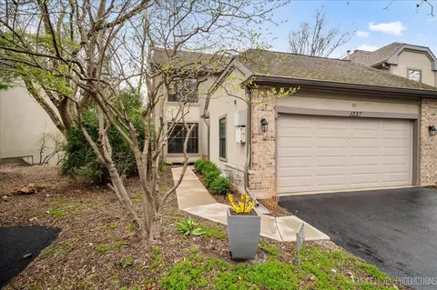 1237 Hobson Oaks Dr, Naperville, IL 60540