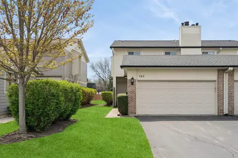 745 Grouse Ct, Deerfield, IL 60015
