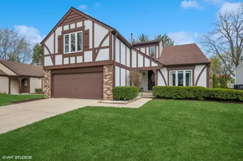 9 Manchester Ln, Vernon Hills, IL 60061