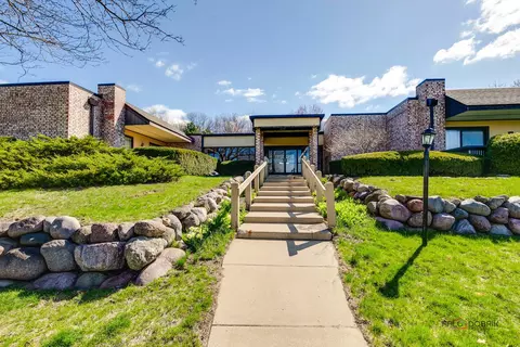 5844 Heather Ridge Dr #105, Gurnee, IL 60031