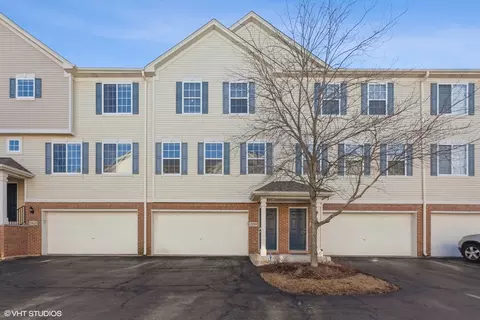 1799 Indian Hill Ln #1799, Aurora, IL 60503