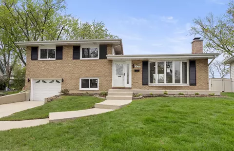 826 School Ct, Lombard, IL 60148