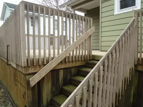 Exterior - 321 Orchard St, Elgin, IL 60123 photo 6 of 9
