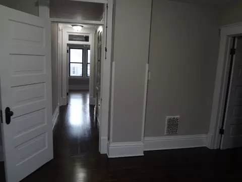 Entry Way - 321 Orchard St, Elgin, IL 60123 photo 7 of 9