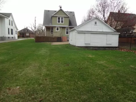 Exterior - 321 Orchard St, Elgin, IL 60123 photo 5 of 9