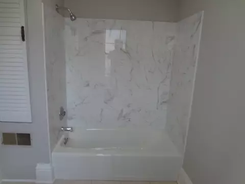 Bath - 321 Orchard St, Elgin, IL 60123 photo 2 of 4