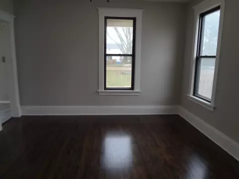 Living - 321 Orchard St, Elgin, IL 60123 photo 2 of 4