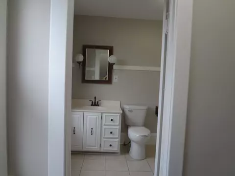Bath - 321 Orchard St, Elgin, IL 60123 photo 1 of 4