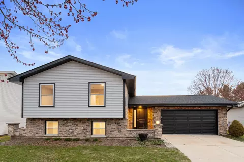540 Shenandoah Trl, Elgin, IL 60123