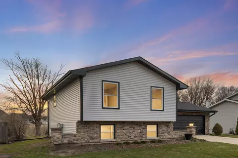 Exterior - 540 Shenandoah Trl, Elgin, IL 60123 photo 2 of 5