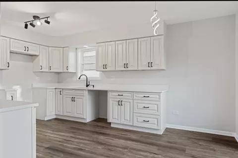 Kitchen - 540 Shenandoah Trl, Elgin, IL 60123 photo 1 of 3
