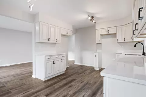 Kitchen - 540 Shenandoah Trl, Elgin, IL 60123 photo 2 of 3