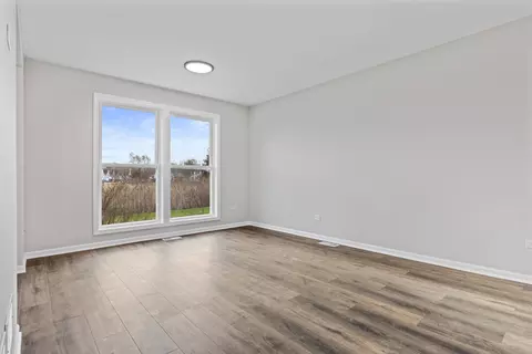 Living - 540 Shenandoah Trl, Elgin, IL 60123 photo 2 of 3
