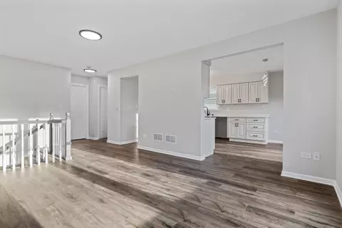 Living - 540 Shenandoah Trl, Elgin, IL 60123 photo 3 of 3
