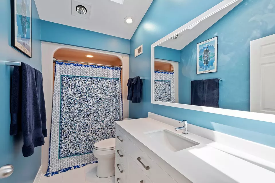 Bath - 6827 W Johnson Ct, Monee, IL 60449 photo 2 of 3