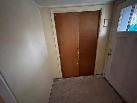 Entry Way - 1015 Walter Ave, Des Plaines, IL 60016 photo 1 of 1