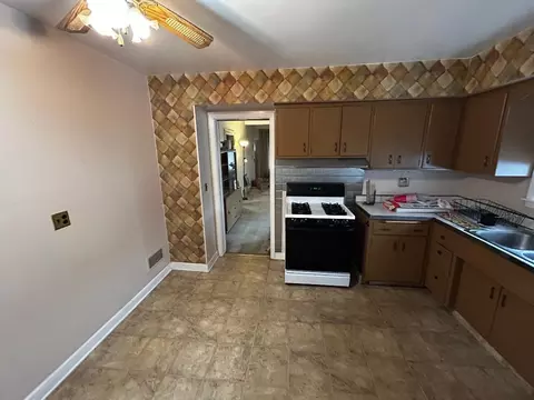 Kitchen - 1015 Walter Ave, Des Plaines, IL 60016 photo 1 of 2
