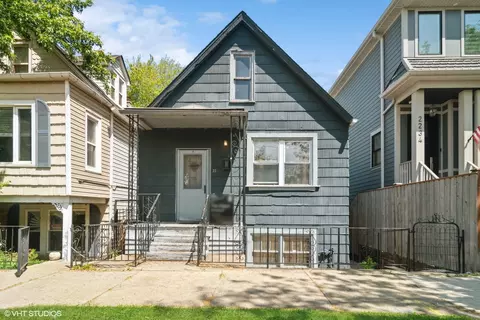 2236 W Oakdale Ave, Chicago, IL 60618
