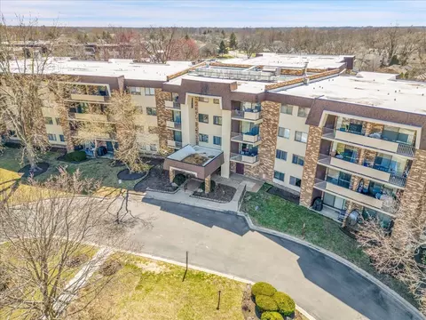 3350 N Carriageway Dr #114, Arlington Heights, IL 60004
