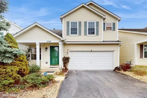 1747 Hickory Park Ln, Aurora, IL 60504