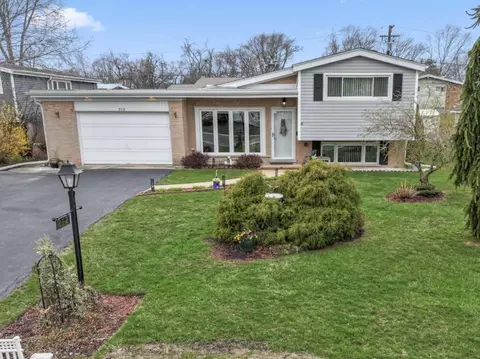 212 Valerie Ct, Glenview, IL 60025