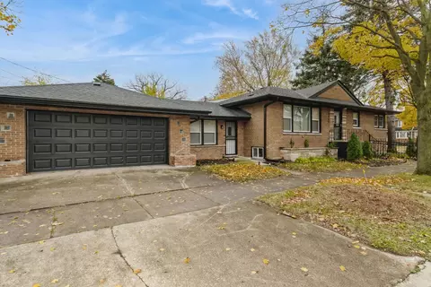 10855 S Eberhart Ave, Chicago, IL 60628