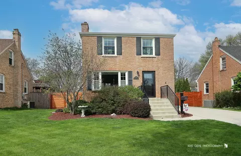956 S Spring Rd, Elmhurst, IL 60126