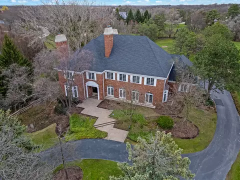 8 Longwood Dr, Burr Ridge, IL 60527