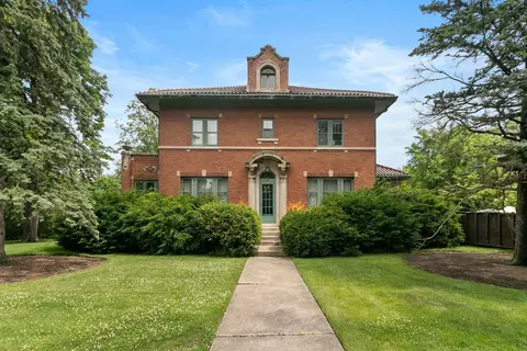 286 N Delaplaine Rd, Riverside, IL 60546