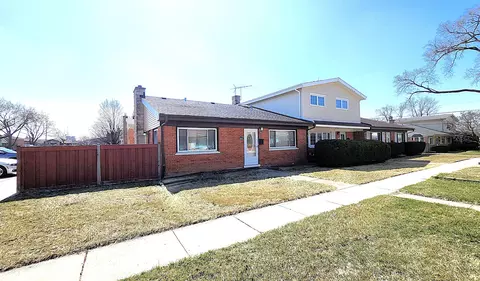 9030 N Clifton Ave, Niles, IL 60714