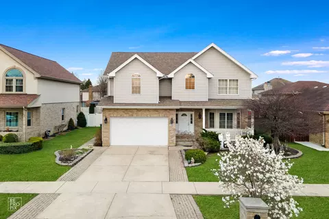 7701 Leamington Ave, Burbank, IL 60459
