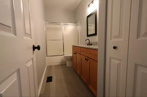 Bath - 1375 Grandview Ct, Algonquin, IL 60102 photo 3 of 3