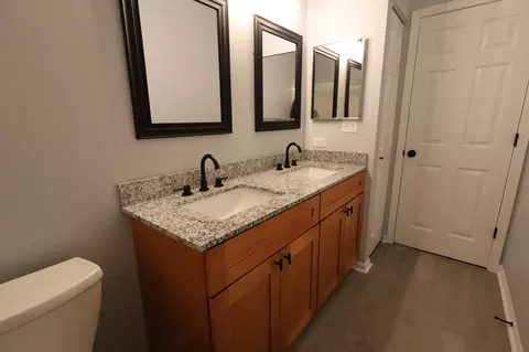 Bath - 1375 Grandview Ct, Algonquin, IL 60102 photo 2 of 3
