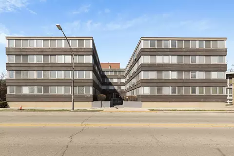 7251 Randolph St #D9, Forest Park, IL 60130