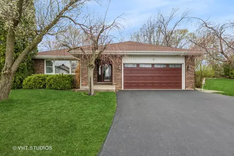 3 Maria Ct, Lake Zurich, IL 60047