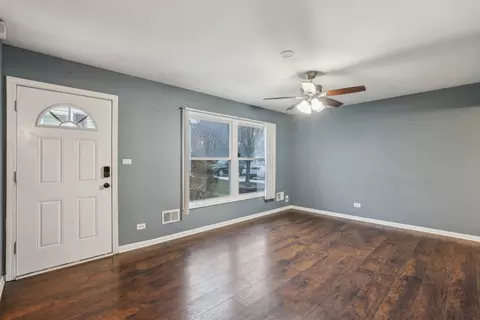 1945 Hancock Dr, Hoffman Estates, IL 60169 photo 4