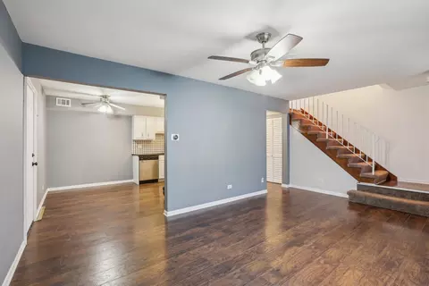 1945 Hancock Dr, Hoffman Estates, IL 60169 photo 6