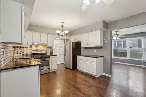 1945 Hancock Dr, Hoffman Estates, IL 60169 photo 8