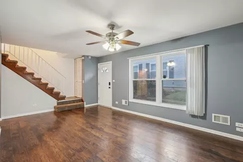 1945 Hancock Dr, Hoffman Estates, IL 60169 photo 5
